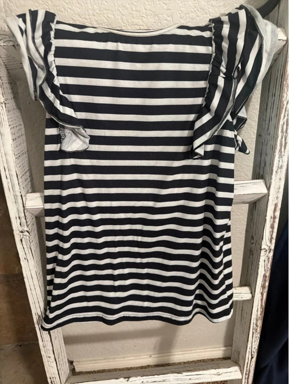 Black and white stripe top